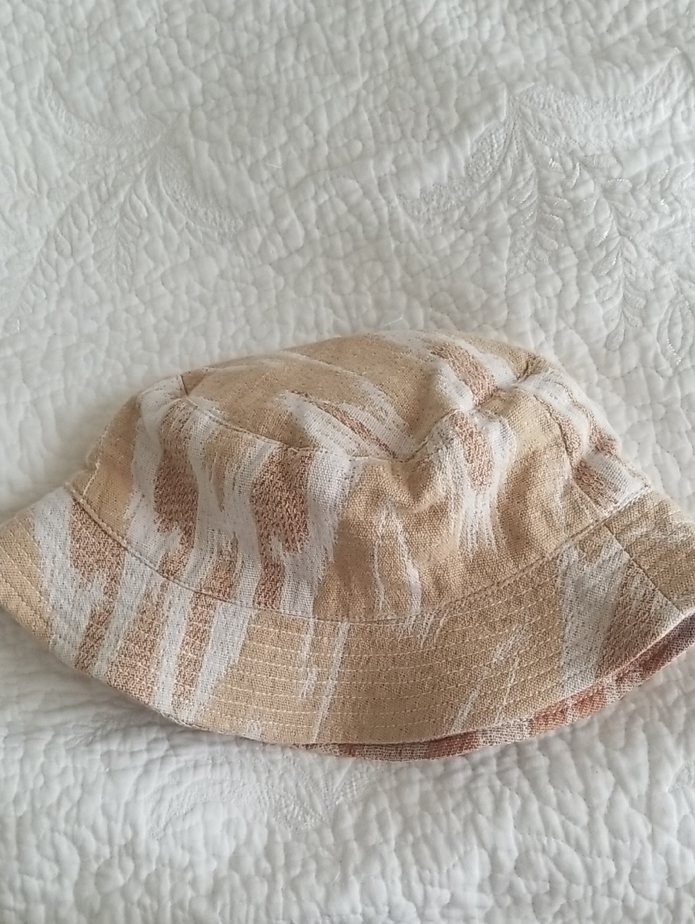 Aerie Beige and White Bucket hat